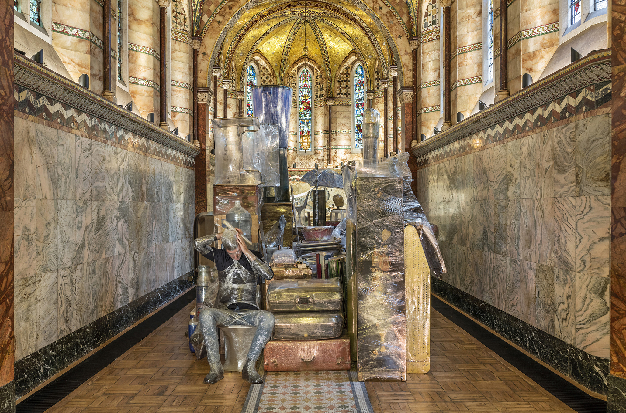 Crisálida, wide installation view, Fitzrovia Chapel, 2018