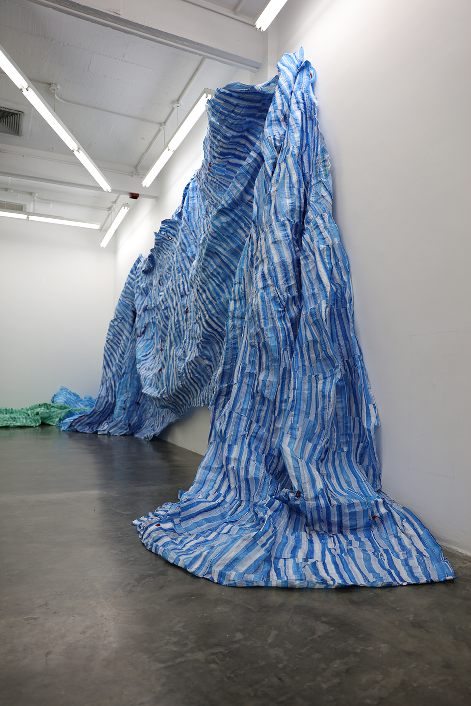 Háblame, blue and green sections together, Espacio Monitor, 2016